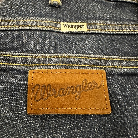 Wrangler Jeans - Picture 2 of 5